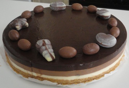 Tarta de tres chocolates